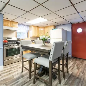Apartment Enjoy The Simplicity Of This Cozy Studio, Bayonne